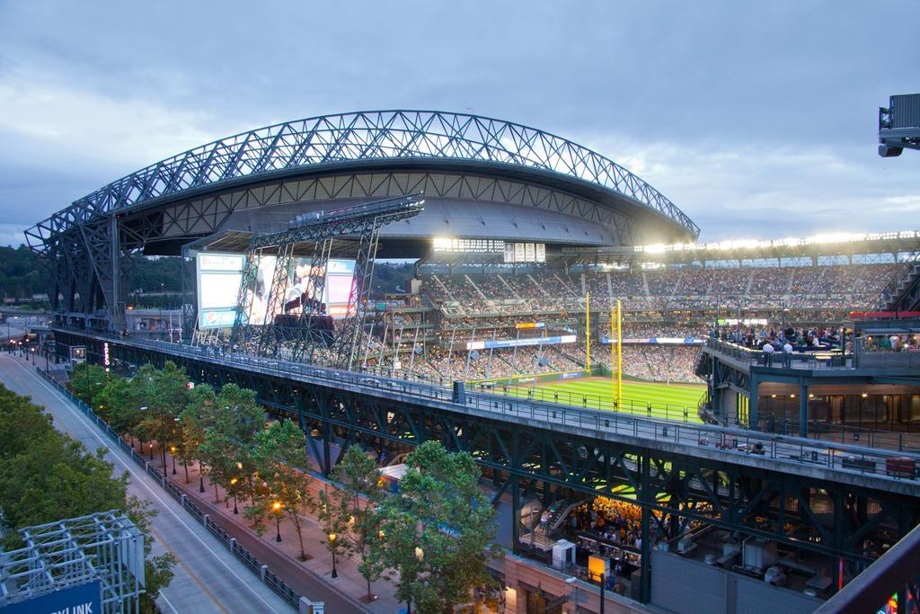Silver Cloud Hotel - Seattle Stadium Exterior photo